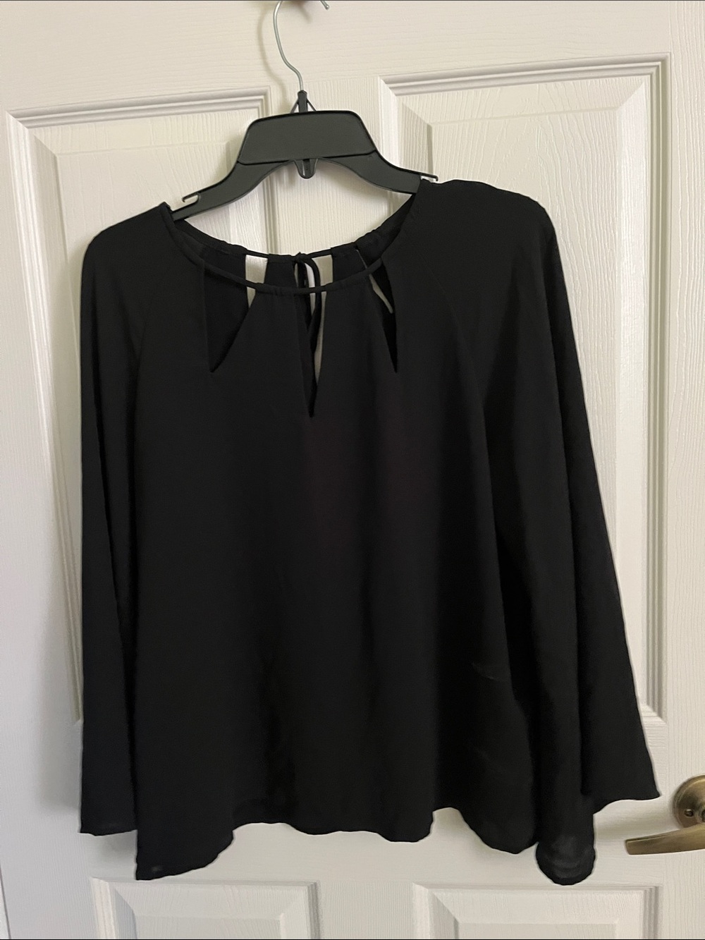 41 Hawthorn Black Long Sleeve Keyhole Tie Top